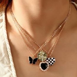 Pendant Necklaces 4 Pcs Set Vintage Heart Flowers Butterfly Necklace For Women Girls INS Trend White Black Style Choker Fashion Jewellery