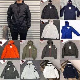 Designer mens jacket embroidered badge color stripe patchwork hood short windbreaker loose casual sun protection thin jacket jacket jacket top Sleeve arm NFC scan