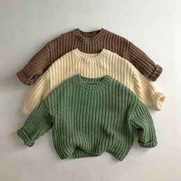 Pullover jesienne dzieci Sweters krótkie styl dziewczęta chłopcy baza dzianiny ubrania zimowe 230918