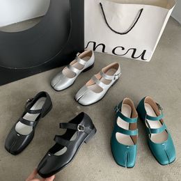 Dress Shoes Korean Style Spring Tabi Ninja Moccasins Round Split Toe Shallow Women Rome Style Shoes Female Casual Mary Janes Shoes 230918