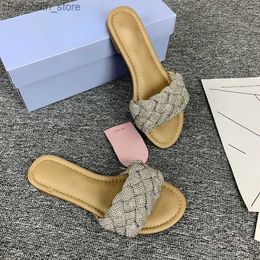 Slippers Ladies Silppers Summer Seaside Women Shoe 2023 Design Flat Bottom Square Toe Soft Bottom Shiny Rhinstones Street Woman Slides Q230920