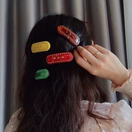 Milan Luxus-Haarspange mit Buchstaben und Diamanten, neue High-Sense-Colorur-Seitenhaarspangen, Designer-Damen-Love-HairJewelry, neue klassische Designer-Haarspangen für den Frühling