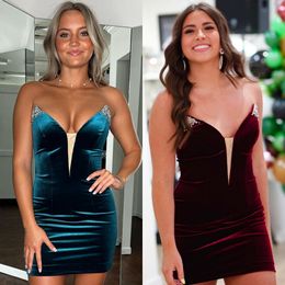 Strapless Velvet Cocktail Dress 2k24 Deep V-Neck Fitted NYE Hoco Homecoming Drama Graduation Formal Party Wedding Guest Holiday Club Black-Tie Gala Prom Emerald Ruby