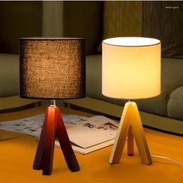 Table Lamps Nordic Creative Tripod Wood Minimalist Bedroom Bedside E27 Lamp Livingroom Home Decor Vintage Fabric Desk LED Fixture