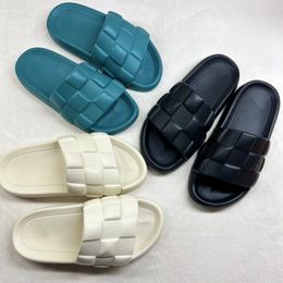 2024 Designer Sandals Men Women Slippers Slides Flip Flops Gear Bottoms Beach Shoes Loafers Fashion Classic Slide Flat Leather Rubber