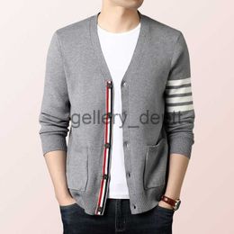 Men's Sweaters 2023 Season Popular Three-Color Striped Men's Cardigan Coat Trendy Striped Men's Cardigan Coat - Wool Knitwear Sweater Cardigan J230920