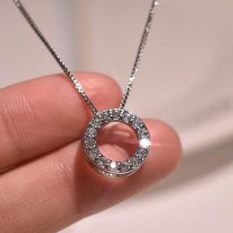 Pendant Necklaces Huitan Trendy Circle Necklace with Cubic Zirconia Simple Stylish Clavicle Chain for Women Wedding Jewelry 230919