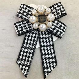 Stylish Bow Brooch With Pearl Bowknot Brooches Pins Jewelry Accessory Wedding Costume Decoration265p