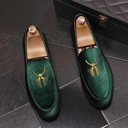 Men's Dress Shoes Luxury Embroidery Moccasin Leather Casual Driving Oxfords Shoes Mens Loafers Moccasins Italian Shoes for Men Party