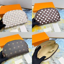 Women Cosmetic Bags Makeup Chain Bag Large capacity ladies Shell purse Cases internal compartment size 24cm M40353