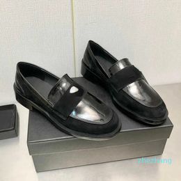 2023-Women Flat Dress Shoes Classic Loafers Calfskin Metal buckle White Black Winter Ladies Casual Shoes Designer Top Luxury Fashion Ballet Shoe