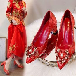 Ante 2024 Nuovo prezzo basso Scarpe da sposa Drago e fenice Chengxiang Fibbia con diamanti Scarpe da sposa Principe Tacco alto Matrimonio Damigella d'onore Singolo all'ingrosso senza scatola