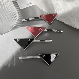 New Four Colour Designer Hair Clip Cute Girl Gift Pink Hairclips Brand Jewellery Autumn Black White Metal Accessories Classic Triangle Headwear