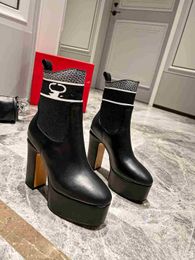 23 stivali da donna di nuovi lussuosi mostrano piedi superiori, in pelle elevata a strato superiore, scarpe di moda di pelle di pecora interna