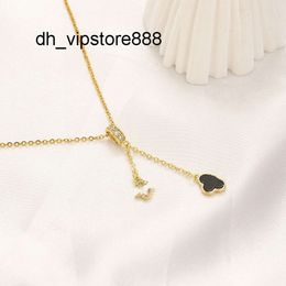 top Pendant Necklaces Designer Necklaces 18K Gold Fashion Love Letter Pendant Necklace Spring Family Gifts Jewelry Long Chains Luxury Brand Choker Diamond jewelry