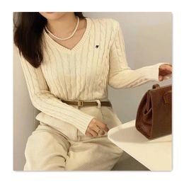 classics designer womens sweater women sweater V neck long sleeve embroidery casual sweater college style minimalist temperament autumn designer women apparel