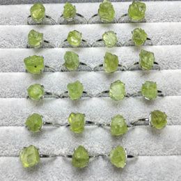 Decorative Figurines Natural Olivine Ring Crystal Women's Classic Healing Fashion Necklace Jewellery Lucky Energy Stone Ornament Gift 1pcs