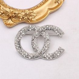 Famous Design Gold Silver Brand Luxurys Desinger Brooch Women Rhinestone Pearl Letter Brooches Suit Pin Fashion Jewelry Clothing D274m