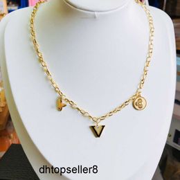 top Fashion New Blossom Letter Necklace 18K Gold Long Chain Pendant Necklace Luxury Couple Necklaces Designer Jewellery High Quality Love Choker Jewellery wholesaleca