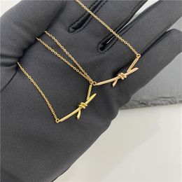 T Designer Necklace 2022 New Bow Pendant Necklaces Luxury Brand Couples Fashion Necklace Party Wedding Accessories Valentine Day G268l