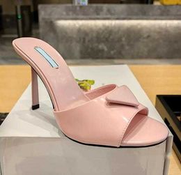 Pradoity Muilezels 9.5cm Polished Slippers Leather Sandals Shoes Stiletto Triangle Decoration Women Luxury Designer Slide Slipper Sizes 35-42