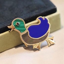 V gold brooch with animals shape in luxury quality for women wedding jewelry gift have top box PS4681250A