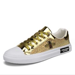 Golden Glitter Leather Shoes for Comfortable Flat Shoes Casual Men Lace-up Bee Sneakers Skate Men Zapatillas Hombre For Boys Party Dress Shoes 38-44