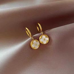 Designer earrings four-leaf Clover luxury top jewelry Earrings Cool Style Gold Earrings Inlaid with Fritillaria Simple and Versatile Style Valentine's Jewelry gift