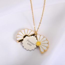 Chains Fashion Daisy Necklace For Women Flower Pendant Glaze Oil Chrysanthemum Opening And Closing With Letter On Disc Charm