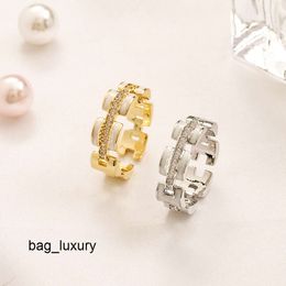 Designer Women Love Sier Gold Rings Copper Fashion Jewelry Spiral Ring Wedding Party Diamond Alphabet Accessory Gift