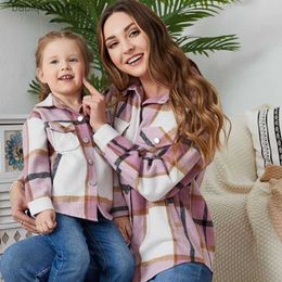 Family Matching Outfits 2023 Autumn Mom Daughter Matching Outfits Fleece Shirt Coat Plaid Warm Mommy and Me Clothes Pocket Outerwear Family Look Jacket T230921