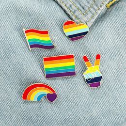 Rainbow Heart Pattern Collar Brooches Korean Banner Gesture Alloy School Uniform Badge Accessories Student Bags Hat Paint Pins Orn300D