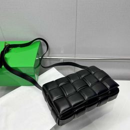 2022 Crossbody Shoulder Bag Shoulder Box Woven Pillow Versatile Design Leather Fashion High-end Small Square Bag238T