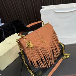 Women Fringe Shoulder Bag Underarm Bag Flip Fur V Stitch Hardware Metal Buckle Luxury Tote Exquisite Small Pendant Crossbody Bags Designer Outdoor Travel Sacoche 25