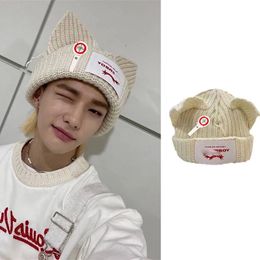 Beanie/Skull Caps Stray Kids Beanie Cat Ears Kpop Knitted Hat Boy Girl Hats Beanie Caps With Metal Pin Felix Hyun-Jin Lee Accessories 230921