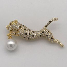 Brooches Plate Leopard 10MM Shell White Pearl Brooch Scarf Clips Breastpin Pendant Brp040-1