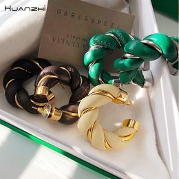 Stud HUANZHI Trendy Leather Metal Twisted Weave Geometric Circel Hoop Earrings Black White Green for Women Girls Party Jewellery 230922