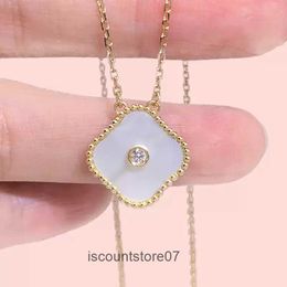 Brand Four Leaf Clover Necklace Designer Pendant Necklaces for Womens Elegant Van Flower Locket Cleef Choker Chains Jewelry 18k Gold Girls GiftOTWQ