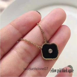 Brand Four Leaf Clover Necklace Designer Pendant Necklaces for Womens Elegant Van Flower Locket Cleef Choker Chains Jewelry 18k Gold Girls GiftLDV2