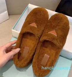woman Slippers Luxurys Designers Winter fur Fluffy Furry letters Sandals Wool Slide Warm Comfortable Slides Girl Flip Flop Slipper