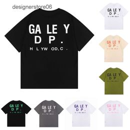 Mens Tshirts 2023 Galleries Tee t Shirts Women Designer Tshirts Cottons Man Casual Shirt Luxurys Clothing Tees Street Shorts Sleeve Cloth casual