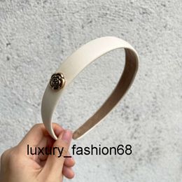 Headwear top Hair Accessories Fashion New Camellia Flower Headband Designer Vintage Style Hairpin Elegant Star Hair Hoop Double Sheepskin Hair Band Multicolor Cut