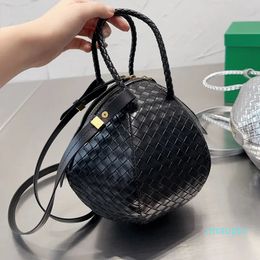 2023-Crossbody Bag Knitted Leather Clutch Bags Wallet Woven Handbag Purse Fashion Letter Shape Zipper Closure Totes Designer Handbags