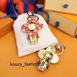 Keychains top Lanyards Luxurys keychain designer keychains Letters with diamonds designers keychain Women Buckle Jewellery Keyring Bags Pendant couple charm Car Ke