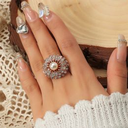 Wedding Rings Retro Small Flower CZ Indian Jewelry Cute Pearl Finger Ring Banquet Female Gifts 230921