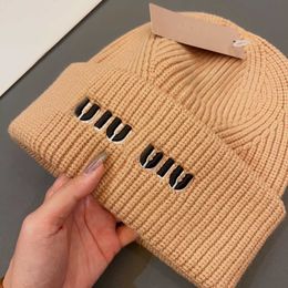 Designer Beanie Wool Hat M Knitted Cap Bonnet for Mens Women Fashion Embroidery Letter Casual Hats Fall and Winter Cashmere Bonnets Black Caps Design Accessories Men