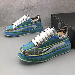 New Royal Style Men Abito da sposa Scarpe Primavera Autunno Ricamo fatto a mano Modello Mocassini esotici di design Moda Sneakers casual con lacci