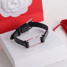 Charme pulseiras designer jóias prata preto pulseiras de couro masculino charme pulseira para mulheres cinta de mão larga CHD2309234-6 superka