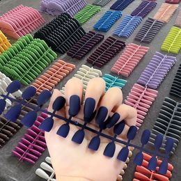 Falska naglar 24st färgglada frostade mattremsor falsk nagelballettpress på naglar tips för naglar konst konstgjorda naglar falsk nagel 230922