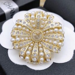 Vintage Copper Flower Full Pearl Pins Brooch Stamp Logo Inside Brand Designer Jewellery For Women212e